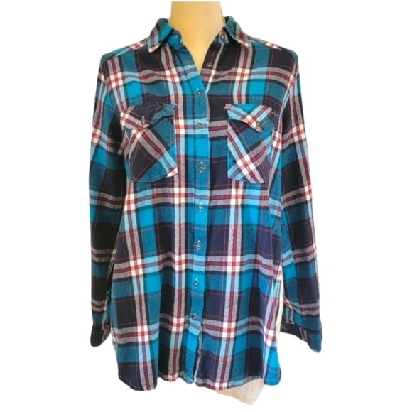 Hint of Mint Flannel and Floral Lace Button Up - Picture 10 of 10